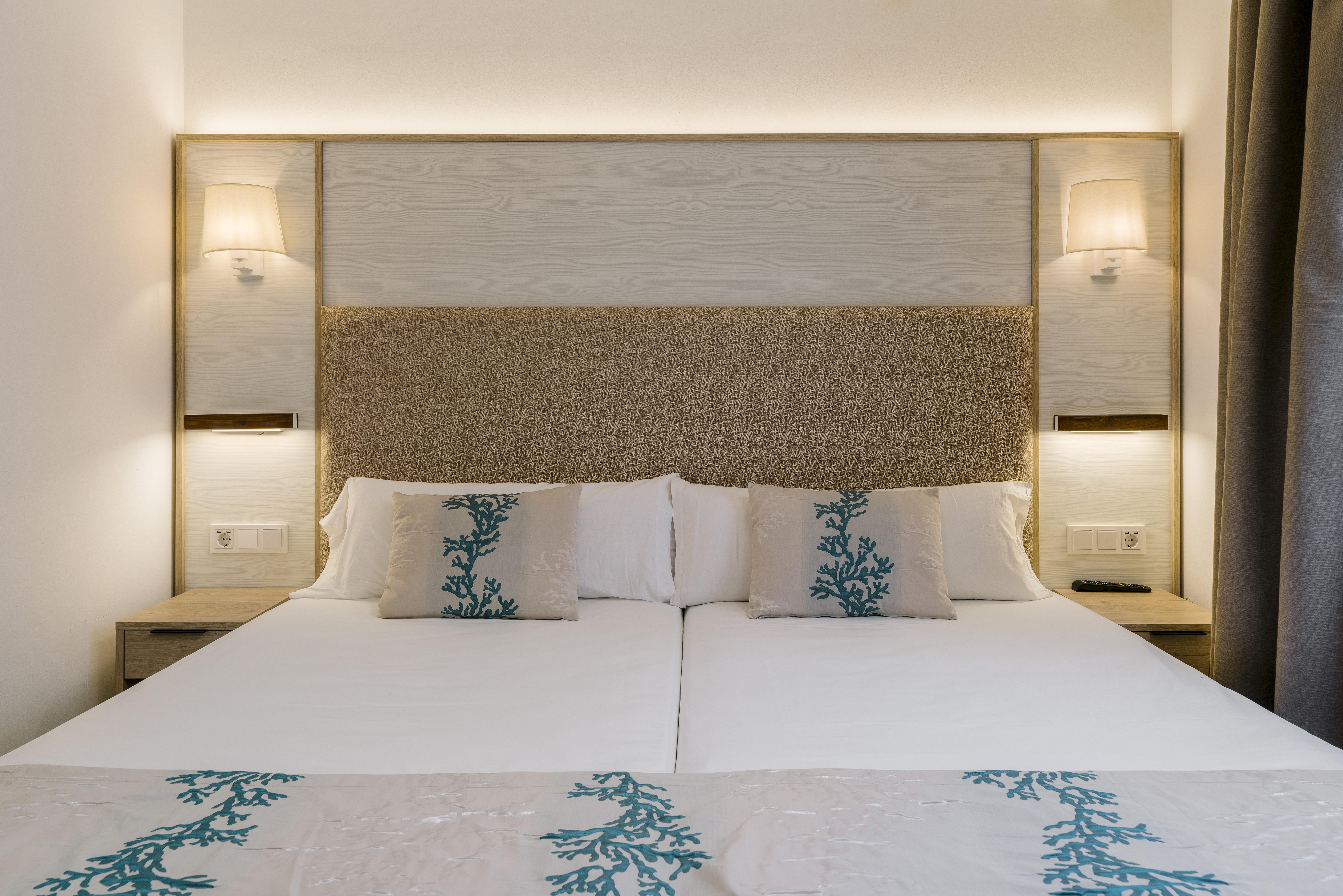 Alua Suites Las Rocas Cala D´Or 外观 照片