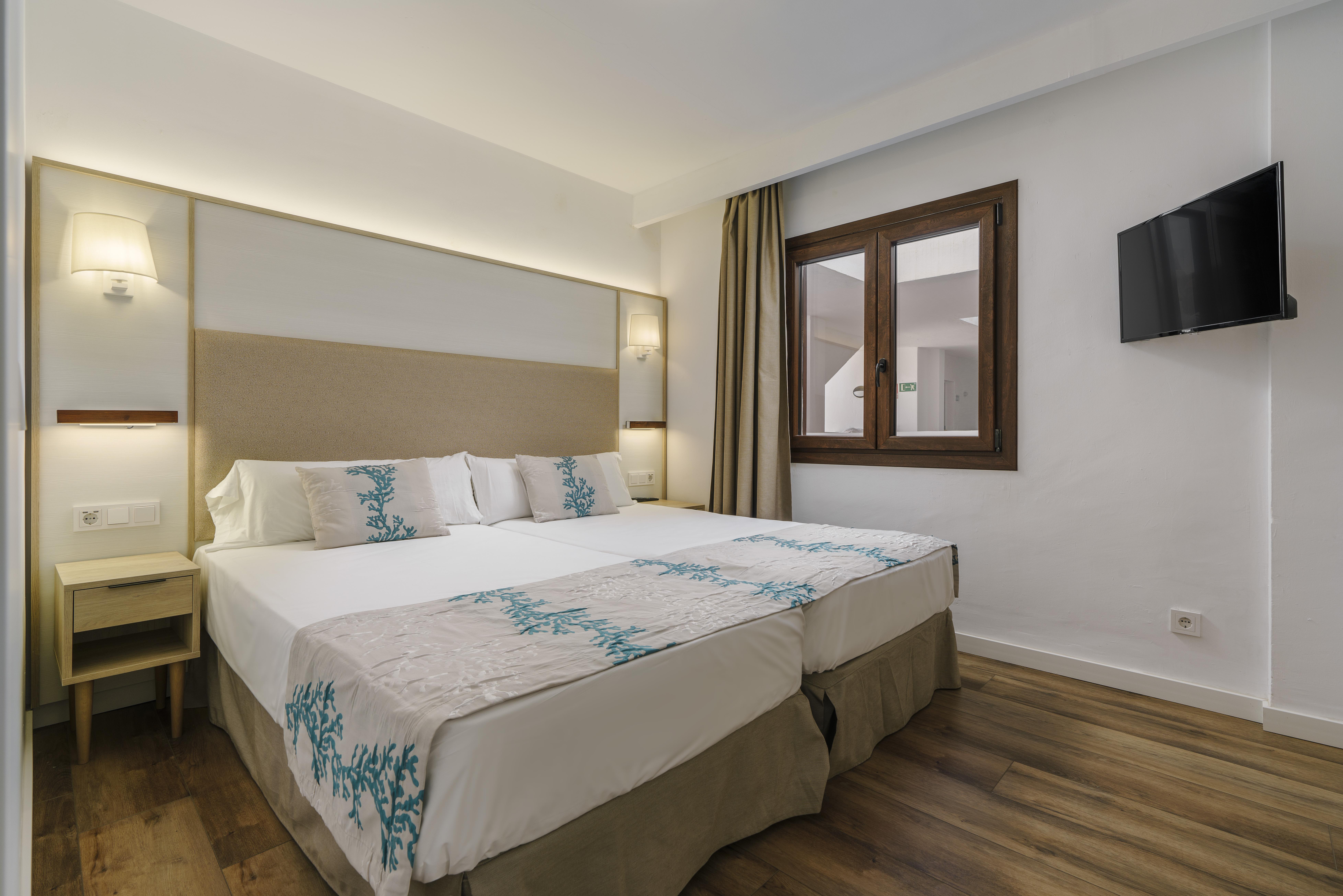 Alua Suites Las Rocas Cala D´Or 外观 照片