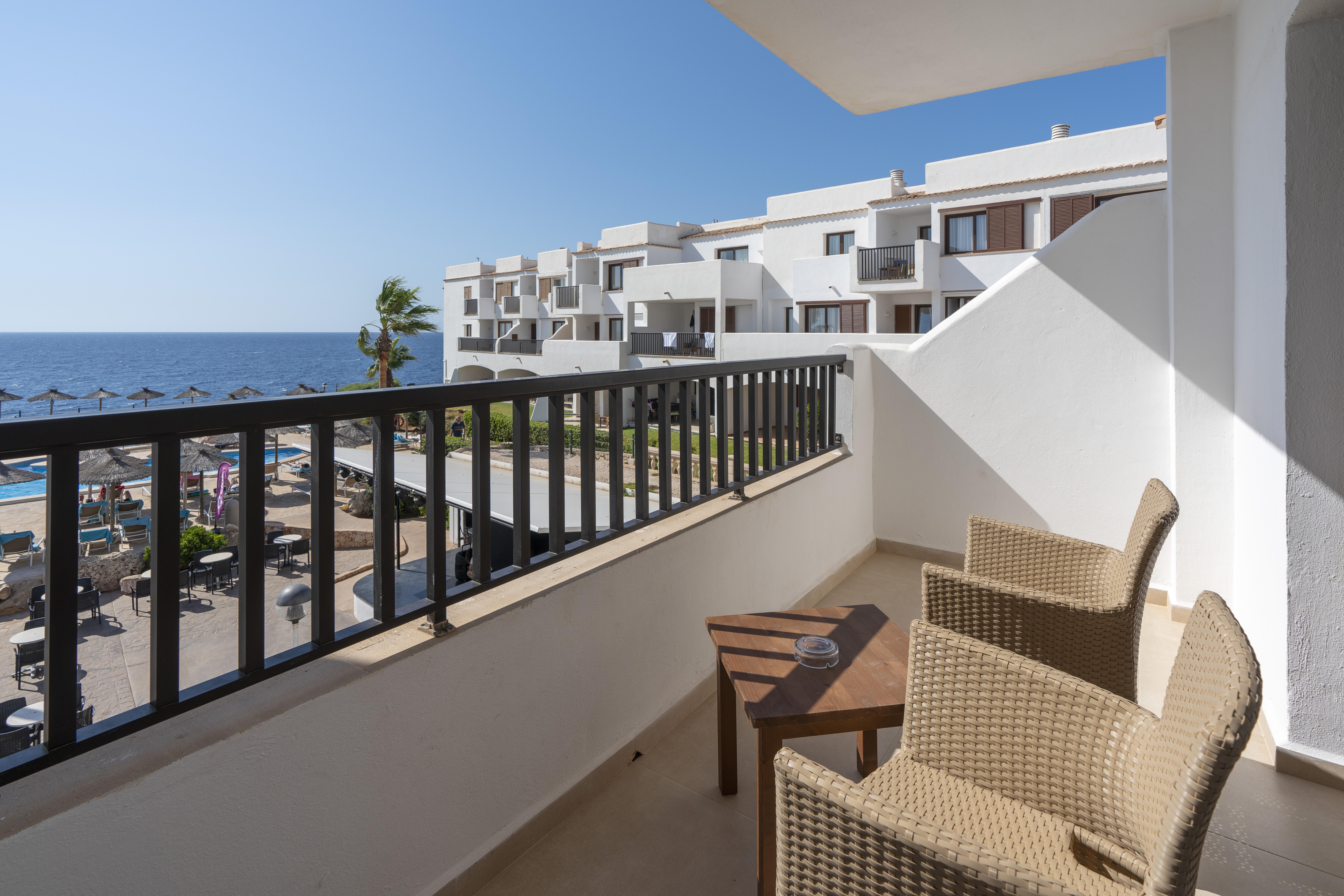 Alua Suites Las Rocas Cala D´Or 外观 照片