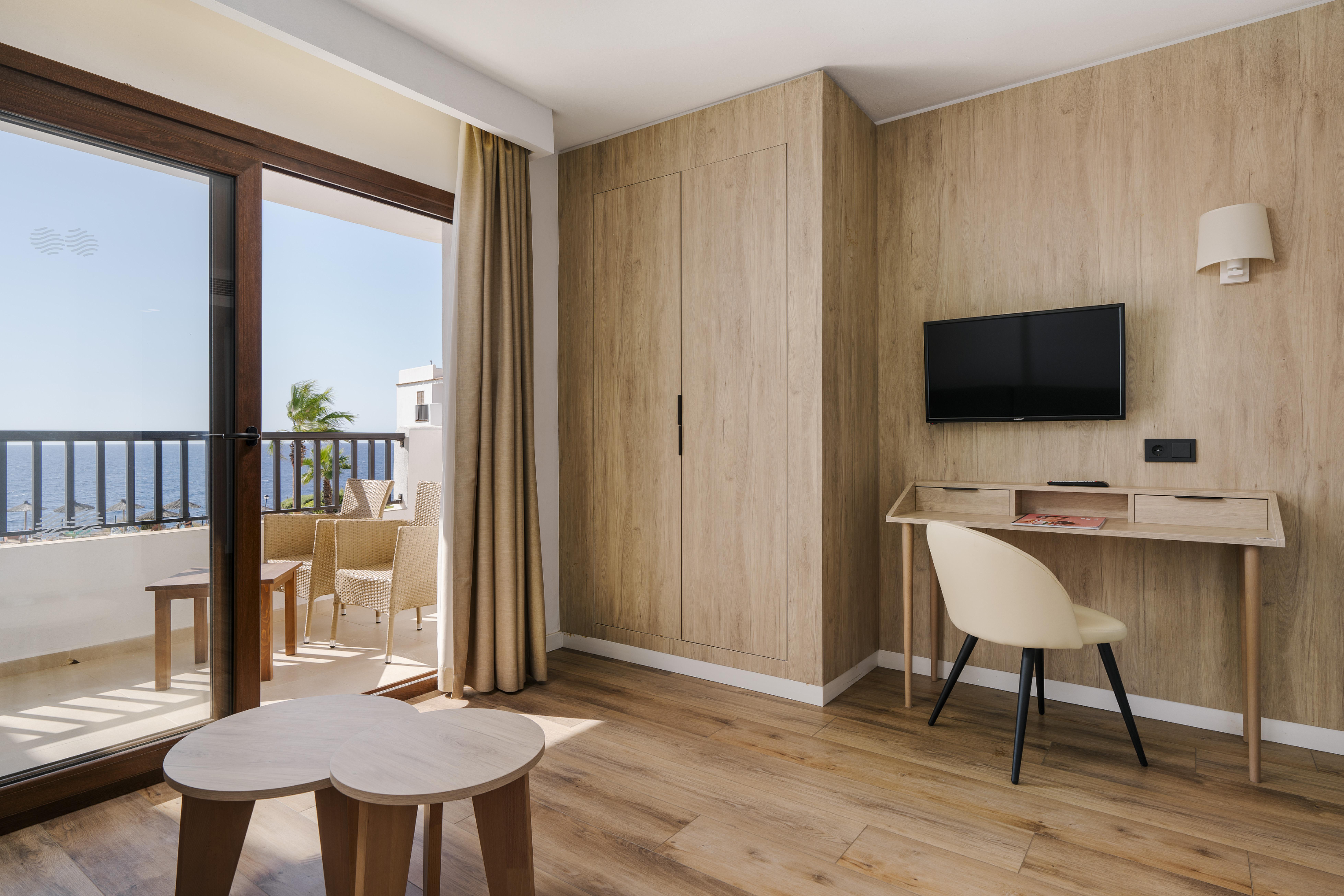 Alua Suites Las Rocas Cala D´Or 外观 照片