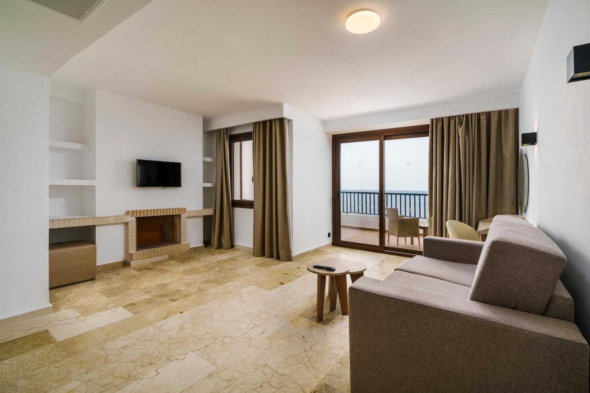 Alua Suites Las Rocas Cala D´Or 外观 照片