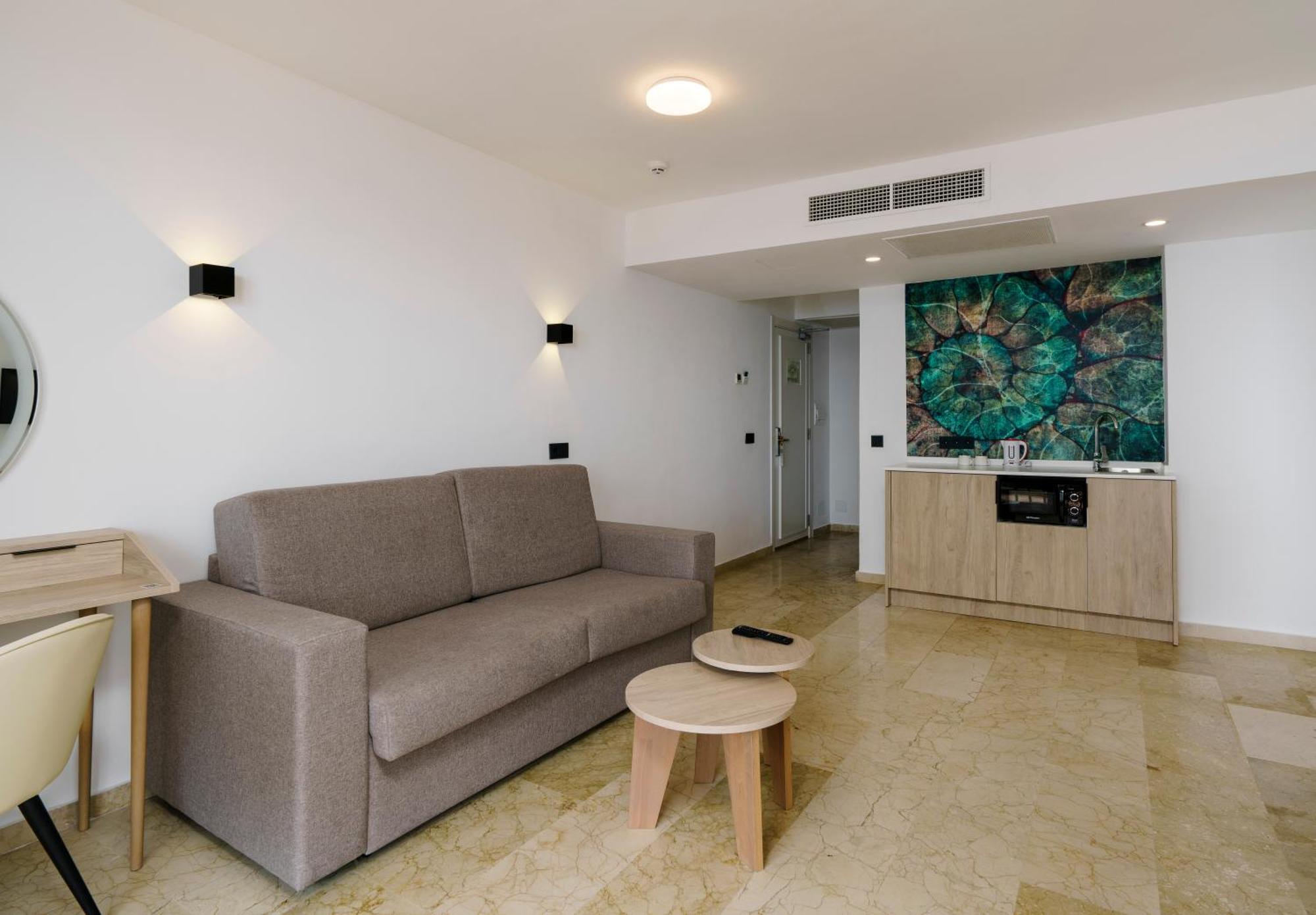 Alua Suites Las Rocas Cala D´Or 外观 照片