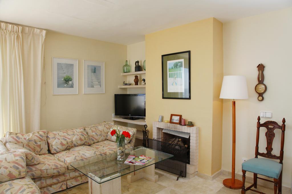 Alua Suites Las Rocas Cala D´Or 外观 照片