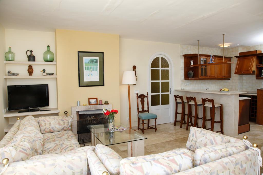 Alua Suites Las Rocas Cala D´Or 外观 照片