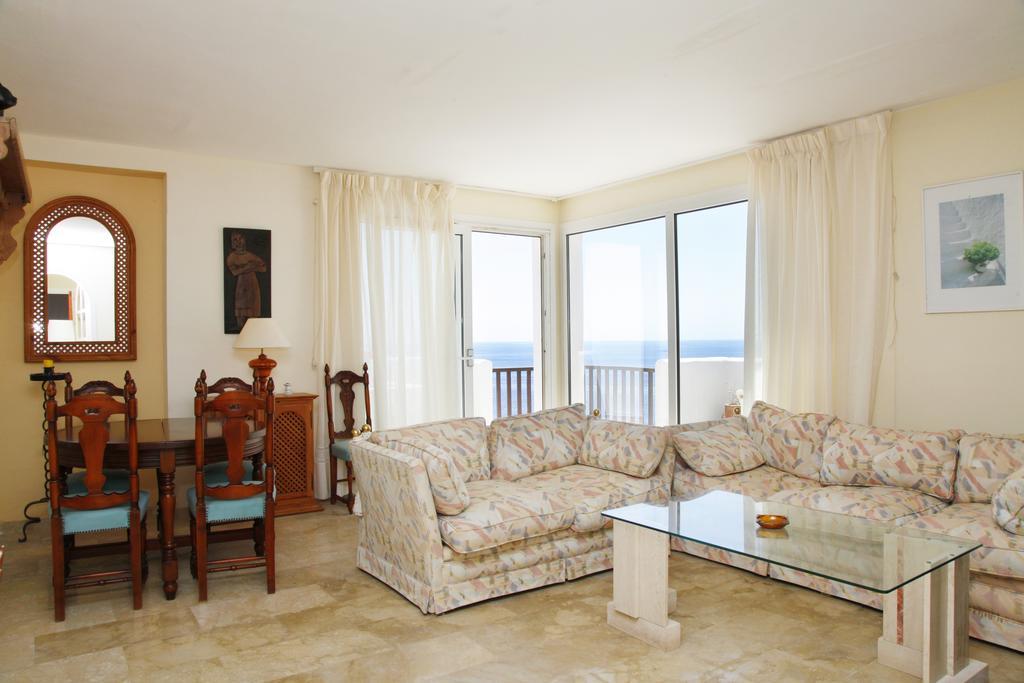 Alua Suites Las Rocas Cala D´Or 外观 照片